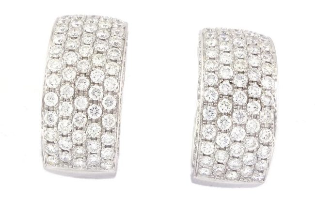 Boucles d’oreilles en or blanc et diamants de 0.90 carat