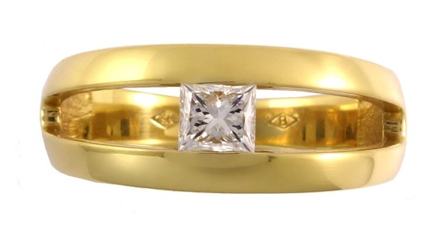 Anillo de diamantes de oro amarillo de 0.39 quilates