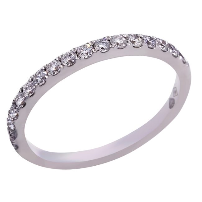 Anillo de diamantes de oro blanco de 0.34 quilates