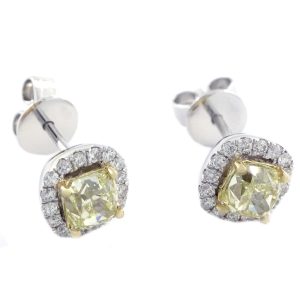 Boucles d’oreilles en or blanc et diamants de 1.36 carat