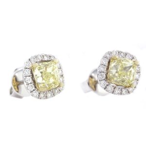 Boucles d’oreilles en or blanc et diamants de 1.36 carat