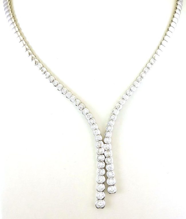 Collier en or blanc de 5.24 carat