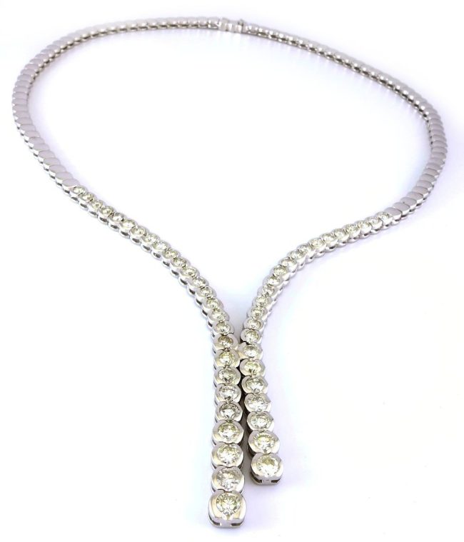 Collier en or blanc de 5.24 carat